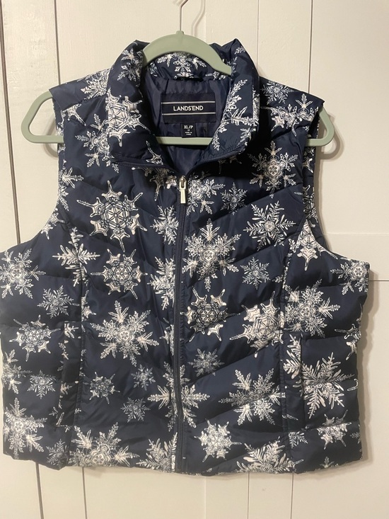 Lands' End Jackets & Blazers - Lands' End Navy Snowflake Quilted Puffer Vest